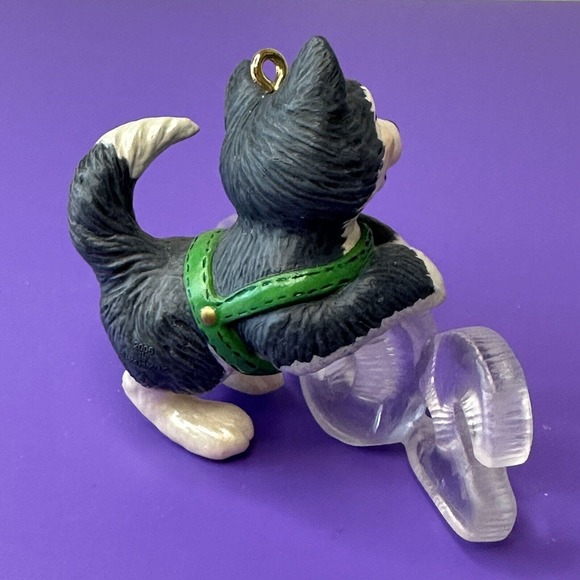 Hallmark Cool Decade 2006 Husky Dog Polar Animal Figurines Dated Discontinued - Picture 4 of 5